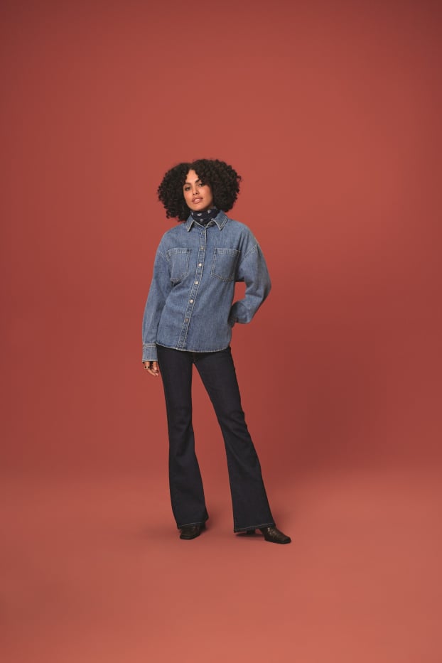 Femei - Flared jeans - talie medie - denim-albastru