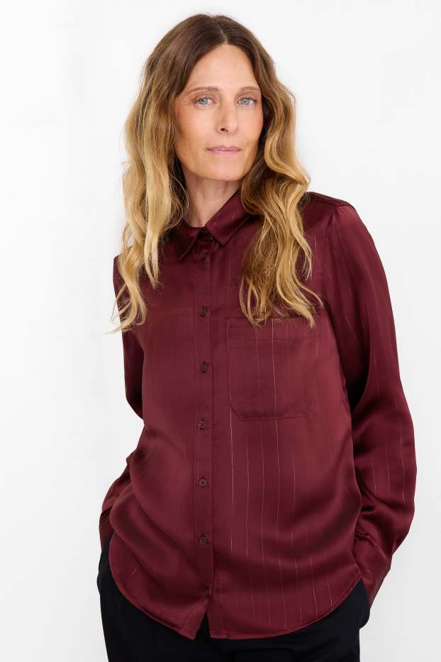 Femei - Bluză din satin - cu dungi fine - bordo