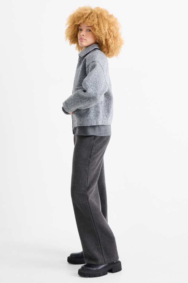 Femei - Pantaloni de trening din tricot - reiați - gri închis