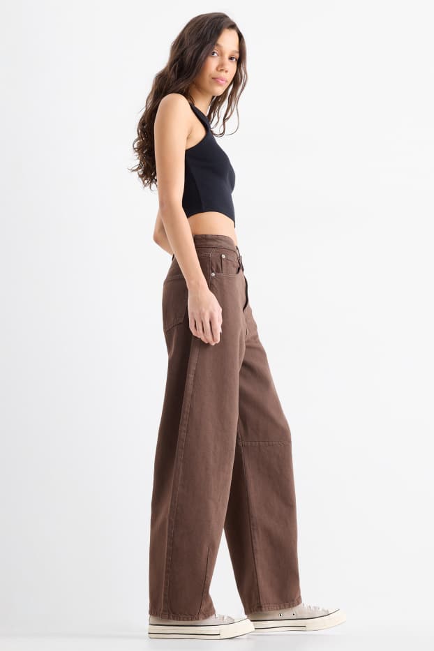 Femei - Balloon jeans - talie medie - maro