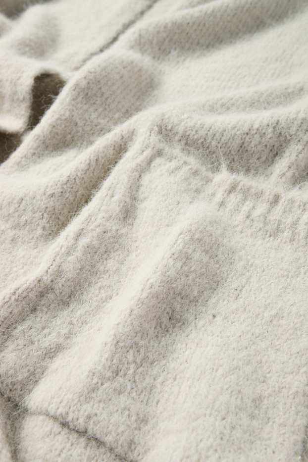 Femei - Cardigan tricotat lung - bej deschis