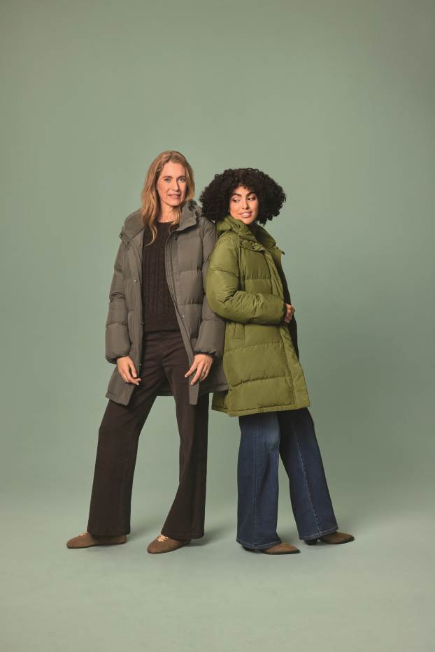 Dámské - Prošívaný kabát s kapucí - z vodoodpudivého materiálu - hnědá