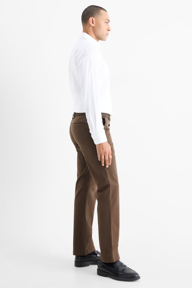 Bărbați - Chino cu curea - regular fit - maro